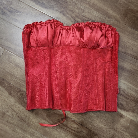 Corset - Picture 1 of 3